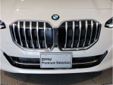 【キドニーグリル】BMWは約90年もの間、ほぼ全ての車両にひと目でBMWだと分かるこの特徴的なフロントグリルが備えられ、デザイン・アイコンとして親しまれてきました。