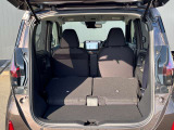シートをすべて倒すとこんなに広々。たくさん荷物を積めます。これだけのスペースであればかなりの荷物が載せられます!