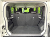 普段のお買い物や通勤、送迎等に十分な荷室スペースを確保しております。セカンドシートを倒すと、大きな荷物の積載も可能です♪