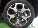 アルミホイール付きで足元もスタイリッシュに!
