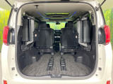 後席を格納すると、これだけの広さが!シーンに合わせたシートアレンジで、大きな荷物も積むことが出来ます♪