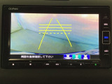 バックでの車庫入れも安心です! リアカメラが付いているバックモニター付のナビを装備しております。操作線もついており距離感も画面から確認できます。
