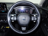 ハンドル左側にはオーディオ操作が出来るオーディオリモートコントロールスイッチ、右側にはHonda SENSINGとオートクルーズコントロールのスイッチを装備!長距離運転や高速道路の運転では大活躍です!