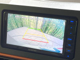 【バックカメラ】駐車時に後方がリアルタイム映像で確認できます。大型商業施設や立体駐車場での駐車時や、夜間のバック時に大活躍!運転スキルに関わらず、今や必須となった装備のひとつです!