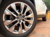【純正アルミホイール】外観にマッチした純正アルミホイールを装着しております。各種社外アルミホイールや、スタッドレスタイヤも取扱いしております。是非ご相談ください♪