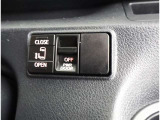 片側電動スライドドアのスイッチ付です。車内からもスイッチひとつで楽にドアの開閉が可能です。電動なので開閉時に力を使う必要がなく、半ドアになることもありません!