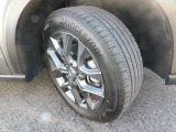 タイヤはBSのALENZA2023年製を装着!溝・状態も良好です!ホイールは純正アルミで足元からカッコいいです!知識と技術豊富な当店のベテランスタッフがお客様を全力でサポートいたします!