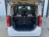 普段のお買い物や通勤、送迎等に十分な荷室スペースを確保しております。セカンドシートを倒すと、大きな荷物の積載も可能です♪