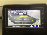 バックモニター付きで、車庫入れやバック時の後方確認をサポート。