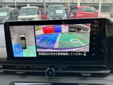 『アラウンドビューモニター』はスムーズな駐車と安全確認をサポートします。