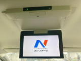 【フリップダウンモニター】大画面モニターで後席でもエンタメをお楽しみいただけます。小さなお子様にも大人気の装備です♪