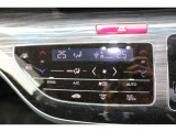 オートエアコンが装備されていますので細かい操作なしで快適温度に調整してくれます。季節の変わり目のわずらわしさはありませんね♪