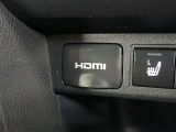 HDMI入力端子を装備しており、スマホやタブレットの映像を車内モニターへ高画質で映し出せます。家族でのドライブ中の動画視聴にも便利な装備です