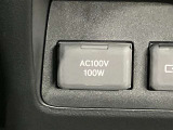 車内でスマホやゲーム機の充電も可能な100Vコンセント付きです。