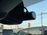 日産純正ドライブレコーダーです。前方向けとルームミラーから車室内後方を撮影します。