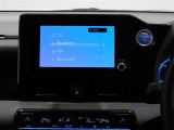 ディスプレイオーディオを装着しております、CD/DVD/BT/フルセグTVの機能があります。