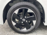 純正のアルミホイールです!お車に合ったデザインのホイールになっています!
