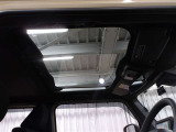 ガラスルーフ(開閉なし)装備です☆