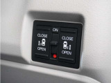 ◆両側電動スライドドア◆狭い駐車場でも乗り降りが楽々♪お子様が隣の車にドアを当ててしまう心配もございません!小さなお子様連れの方もこれで安心。