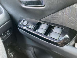 全席パワーウィンドウとなっています。運転席はオートになっているのでワンタッチ開閉することが出来ます。
