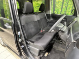 運転席シート廻りは使用感も少なく、良好な状態となっています。丁寧に使われていたことがよくわかりますね。