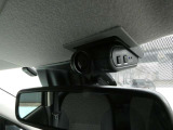 もしもの時に映像を記録する日産純正前車内ドライブレコーダーが備わっています。