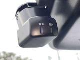 ドライブレコーダー装備です!もしもの時やあおり運転など、映像記録は証拠になるのであると安心ですね!