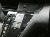 電気時期のパーキングブレーキで駐車時も大変スマートです。