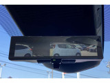 インテリジェント ルームミラーです。車両後方のカメラ映像をミラー面に映し出します。