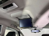 後席モニターが付いていますので後部座席の方もTV、DVDがお楽しみいただけます。