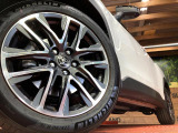 【純正18インチアルミホイール】外観にマッチした純正アルミホイールを装着しております。各種社外アルミホイールや、スタッドレスタイヤも取扱いしております。是非ご相談ください♪