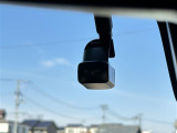 【ドライブレコーダー】映像・音声などの運転中の記録を残します。事故などを起こした起こされた時の証拠になりえますので、もしも時でも安心ですね。