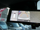 これが【アラウンドビューモニター】上空から見下ろしているかのような映像を映し出して、スムーズな駐車をアシスト
