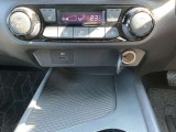 運転席にはUSBソケット完備されてるので携帯などの充電が可能です☆