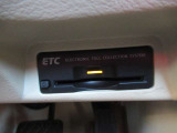『ETC』を装着しています♪♪ 有料道路での料金所の手間を省いて運転に集中できます♪♪ 車から離れる時はカードの抜き取りをお忘れなく♪♪