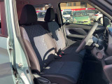 しっかり座れるフロントシート!