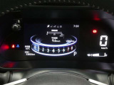 各操作スイッチは使いやすい位置に配置され、とっても見やすいメーターです。夜間時はラグジュアリーな気分にさせてくれる照明が魅力ですので、夜のドライブも楽しみになりますよ♪