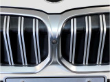 【キドニーグリル】BMWは約90年もの間、ほぼ全ての車両にひと目でBMWだと分かるこの特徴的なフロントグリルが備えられ、デザイン・アイコンとして親しまれてきました。