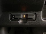 ハンドルの左下にETCがついています。高速道路の料金所の通過も楽々です。 カードの取り出しもしやすい場所についています。