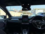 視界が広く運転しやすいコックピット。初めての輸入車にもおすすめです。
