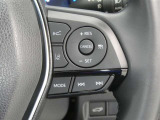 【レーダークルーズコントロール】(全車速追従機能付)付きです。車速に応じて追従支援してくれるので、ロングドライブも快適です。詳細は販売店スタッフまでおたずねください。