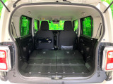 普段のお買い物や通勤、送迎等に十分な荷室スペースを確保しております。セカンドシートを倒すと、大きな荷物の積載も可能です♪
