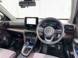 運転席まわりです。 各操作スイッチは使いやすい位置に配置されてます。