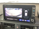 バックも安心のバックカメラ付いています。バックカメラがあると、いつでも安全にバックできますね。死角も減ります。