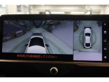 左右側面カラーモニターも装備。駐車枠や隣のクルマなど周囲との位置関係がよくわかり、駐車しやすいですよ。運転席からは目視できない助手席側の側面も見えますので、路肩に幅寄せする際なども安心です。