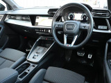 ドイツ本国のAUDI AGが認定する資格を有するテクニシャンが納車前の点検を実施します。