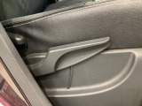 シートハイトアジャスターが付いているので運転姿勢を調整するのに便利ですね。身長に合ったシートポジションは安全運転や疲労軽減にもつながります。