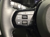 ステアリングにオーディオ操作スイッチが付いています。オーディオ画面に直接タッチしなくても操作が出来ますので、運転に集中できます。