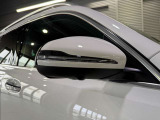 メルセデスの認定中古車「サーティファイドカー」には、最大100項目にも及ぶ点検・整備項目が設定されています>