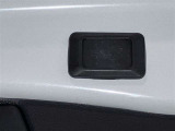 後ろが狭くてもサッと積める。途中で止められる安心のバックドア。後ろの駐車スペースが狭い時に重宝しますよ♪